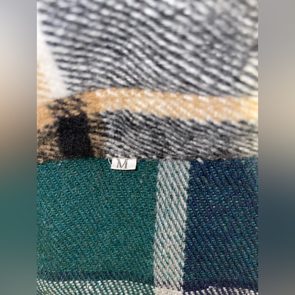 Women’s Shacket - Picture 3 of 3